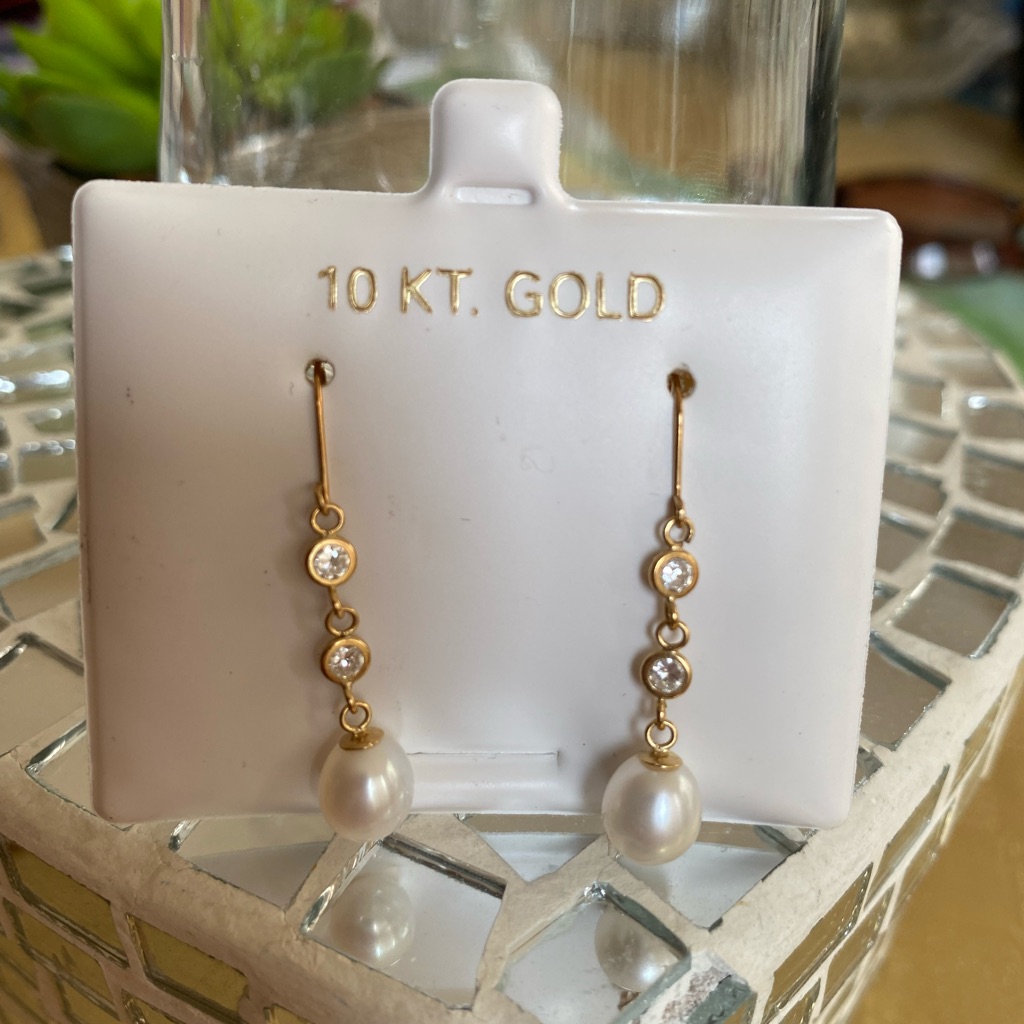 10 Kt Pearl Earrings 10 Kt Pearl Earrings
